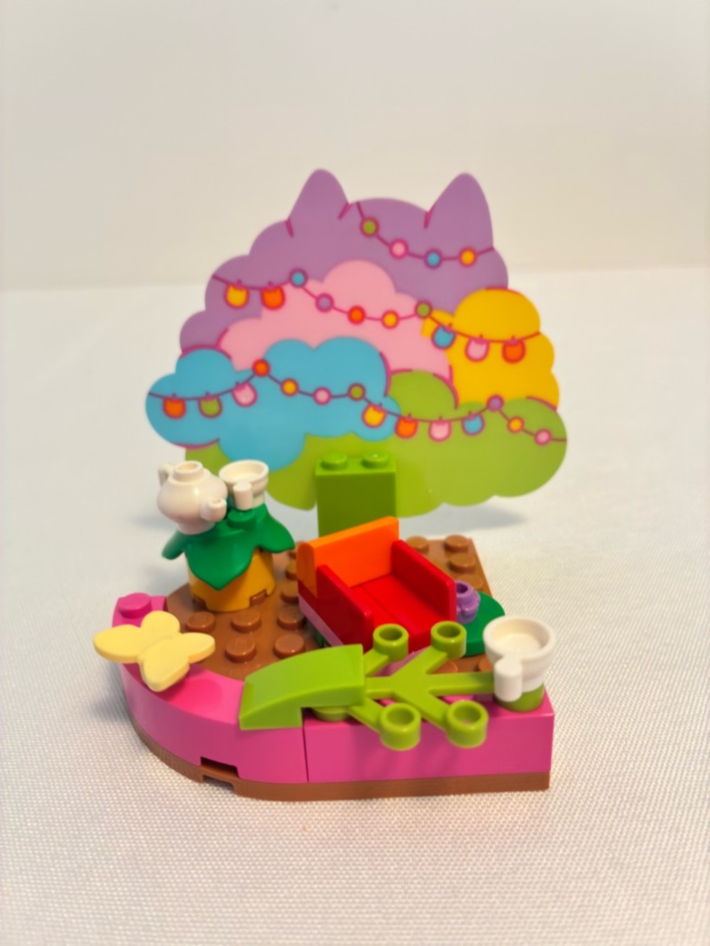 Lego Gabby's Dollhouse Kitty Fairy's Garden Party #10787 Retired - Picture 8 of 11